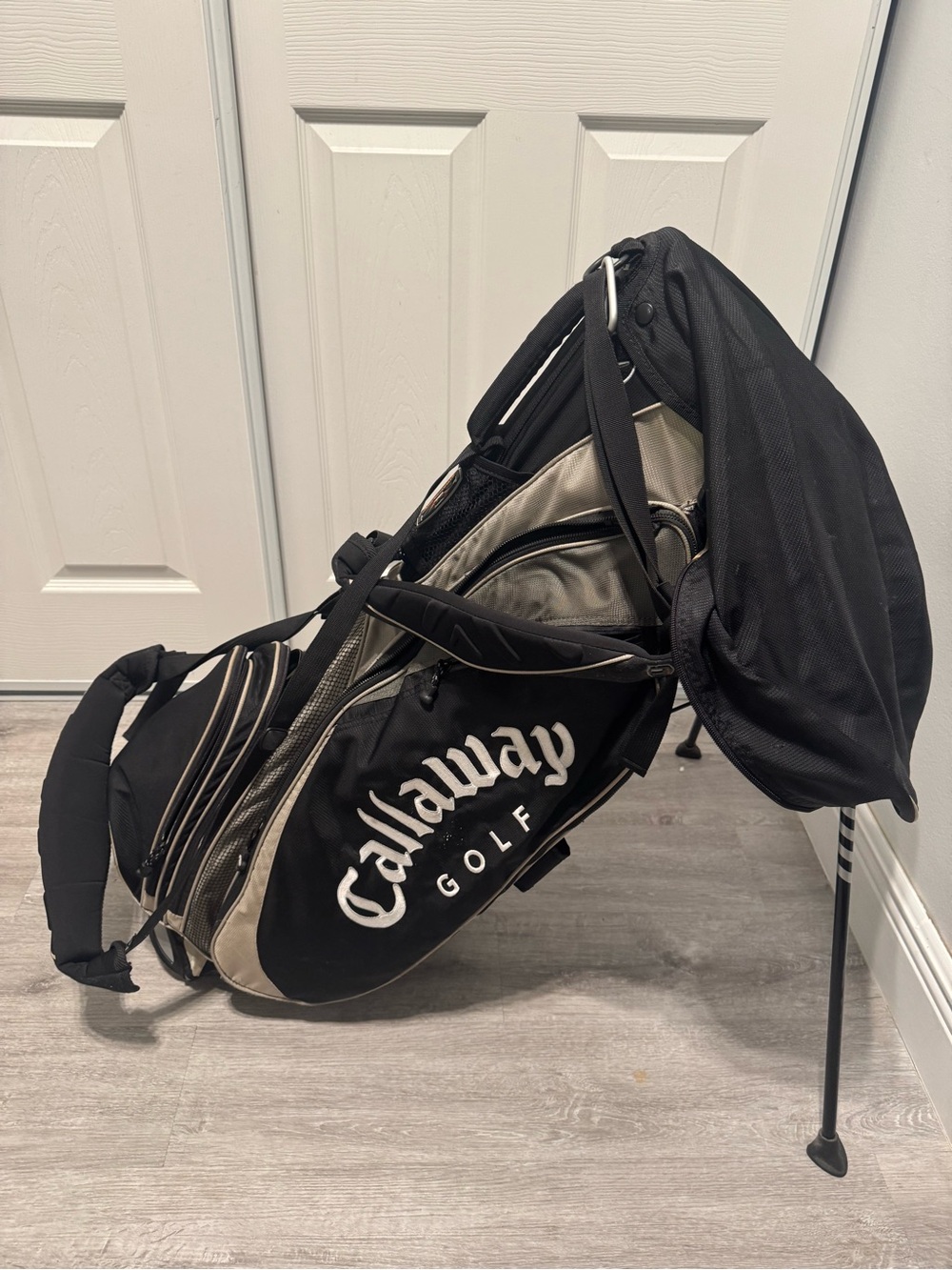 Callaway Black and Tan Men’s Golf Stand Bag with Straps